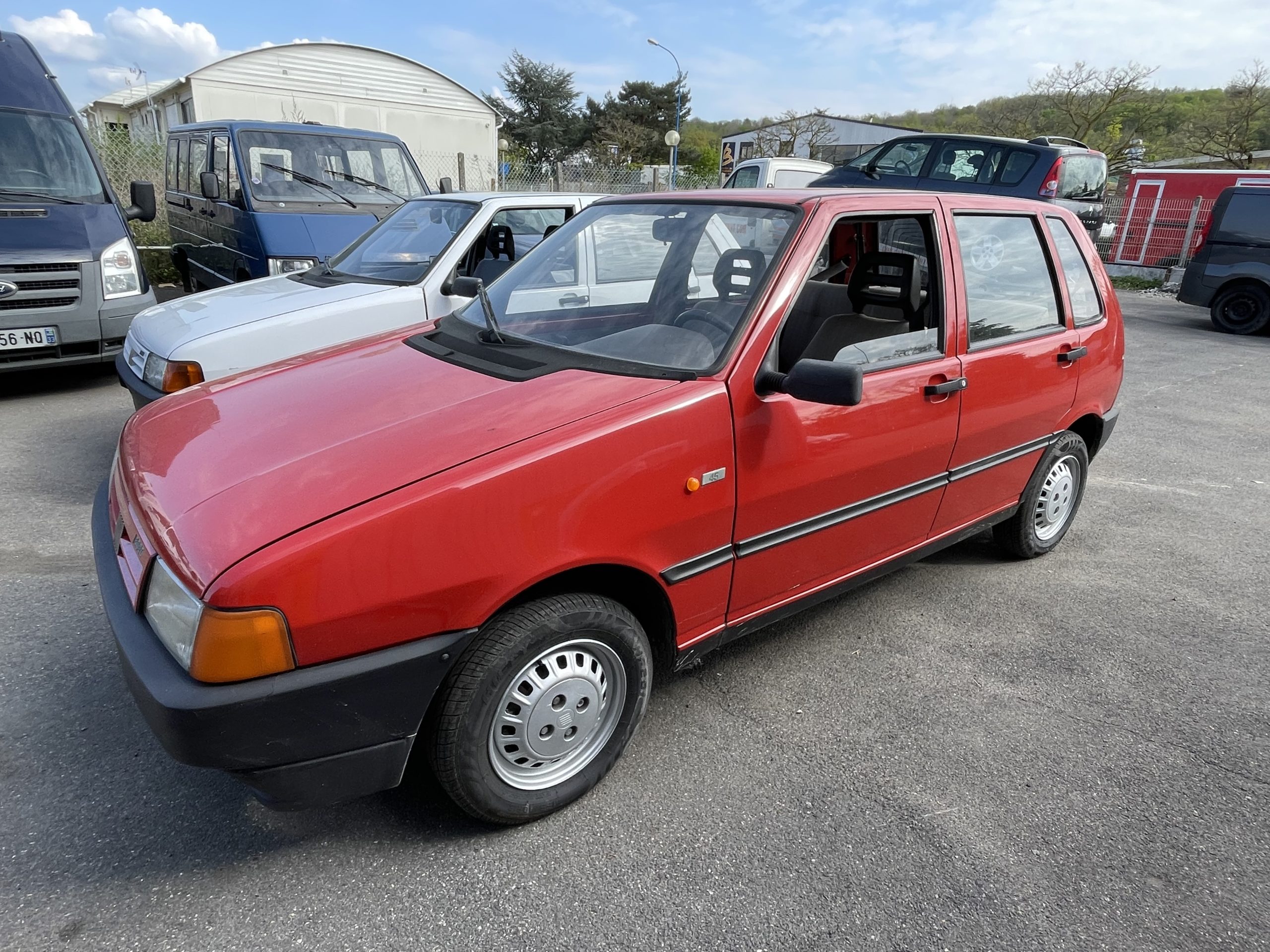 Auto Rouge Fiat Uno Rouge - Ciné Autos Stunt